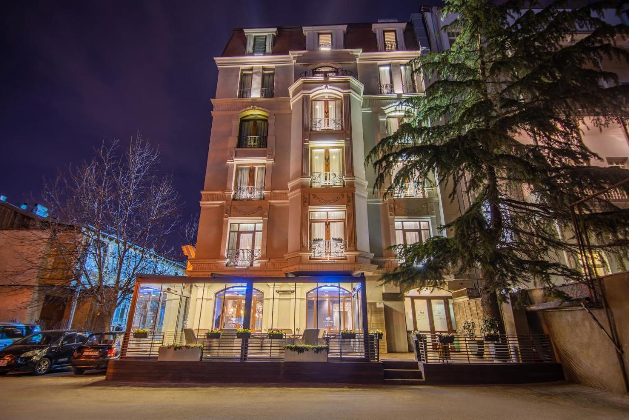 Avenue Hotel