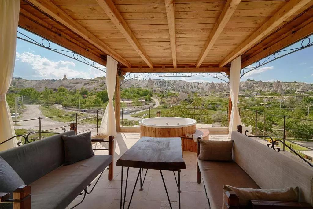 Hera Cave Suites