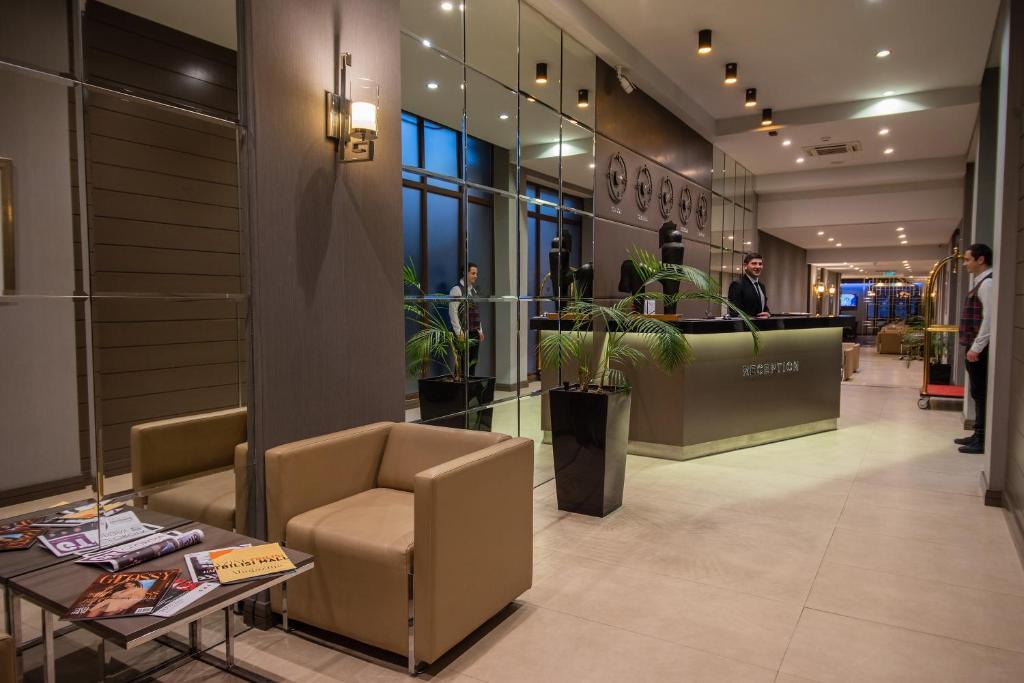 Avenue Hotel