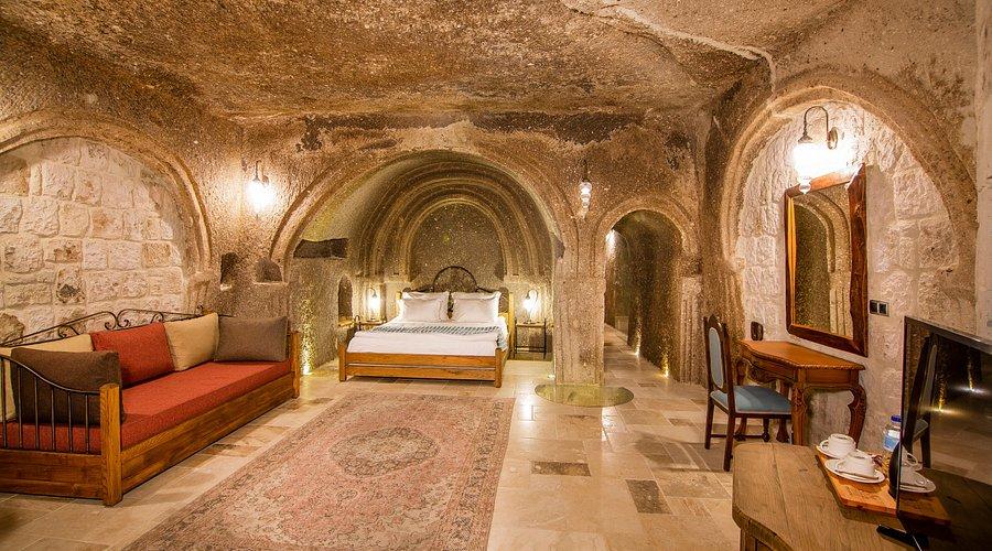 Hera Cave Suites