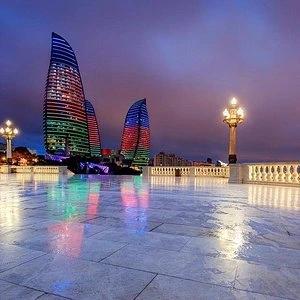 جولة باكو الليلية: استكشاف المدينة ليلاً