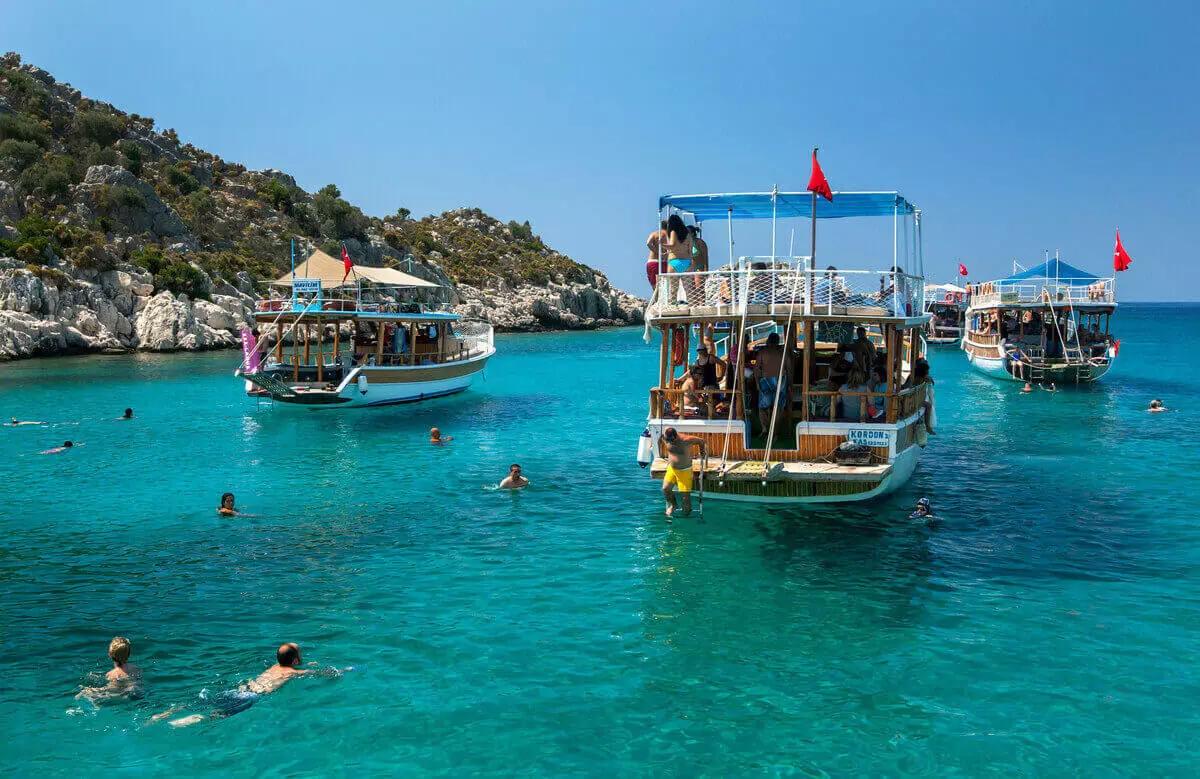 An unforgettable 4-day boat tour
