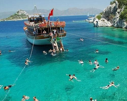An unforgettable 4-day boat tour